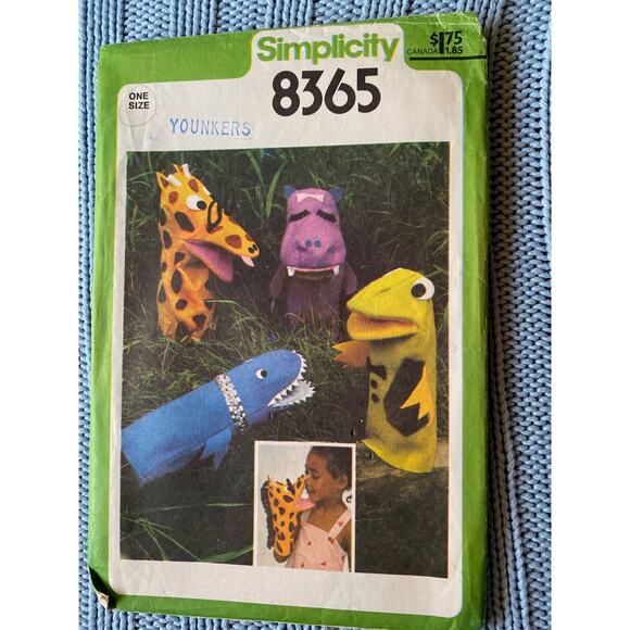 Simplicity 8365 Hand puppets pattern - Picture 1 of 4